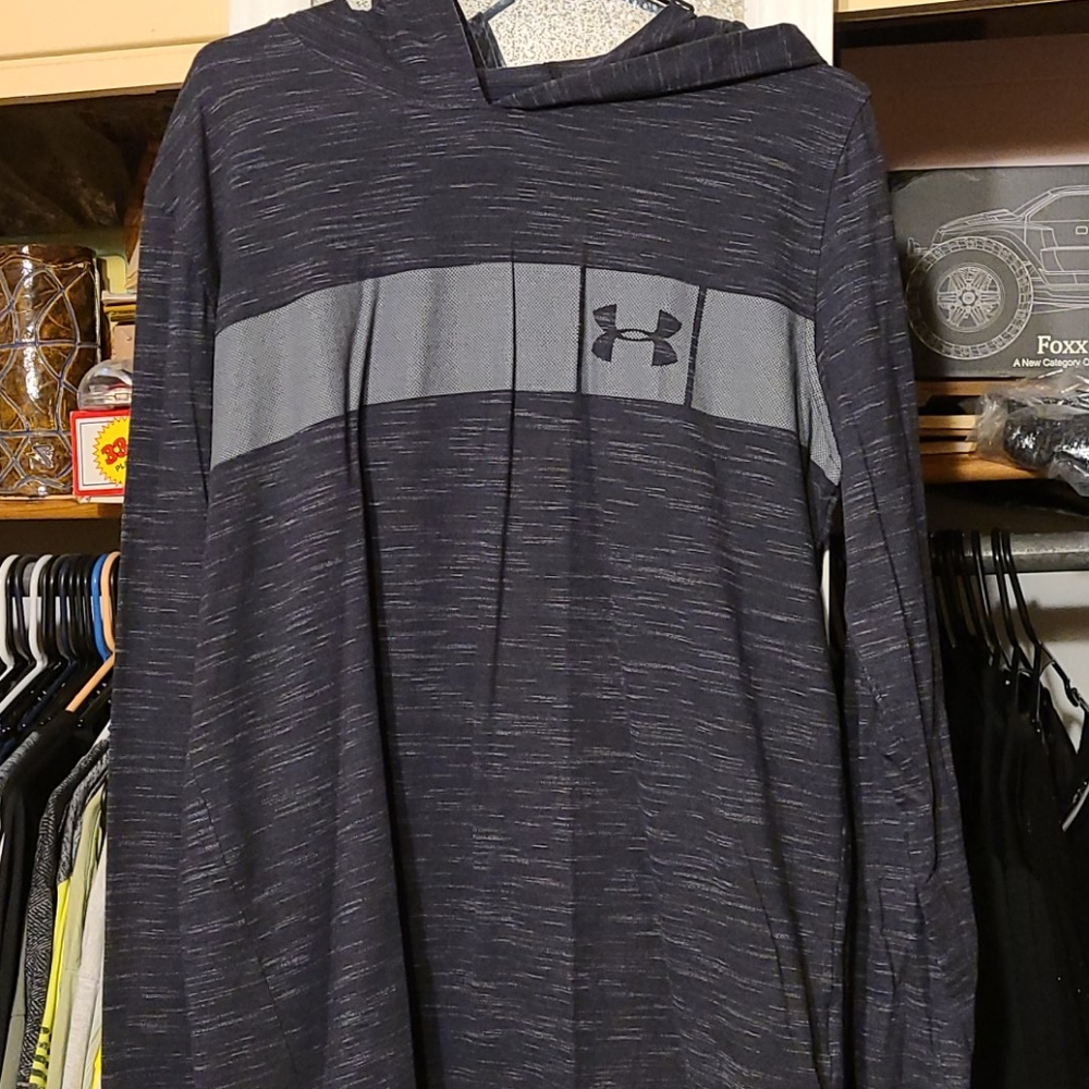 Under Armour hooded long sleeve shirt
